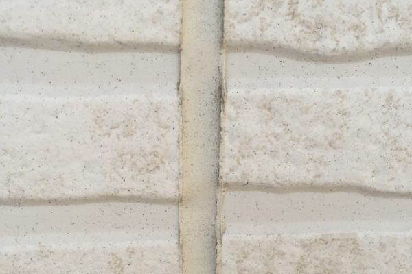 コーキングの役割とは？　修繕のサインと費用をご紹介